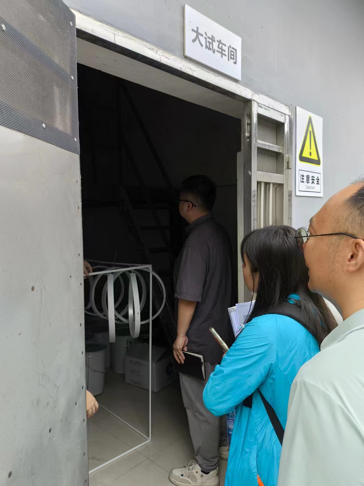 区科经局领导调研考察4.jpg